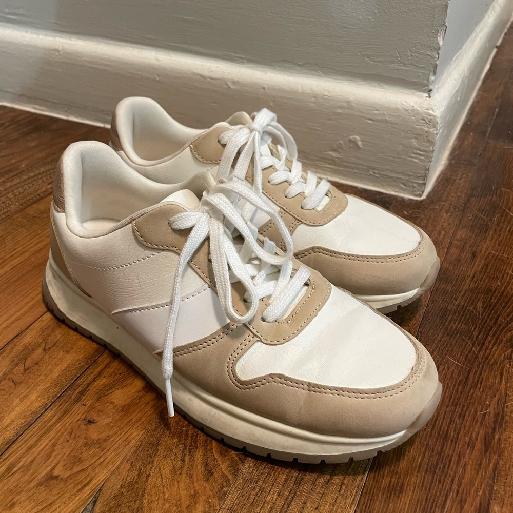 TIME & TRU SNEAKERS